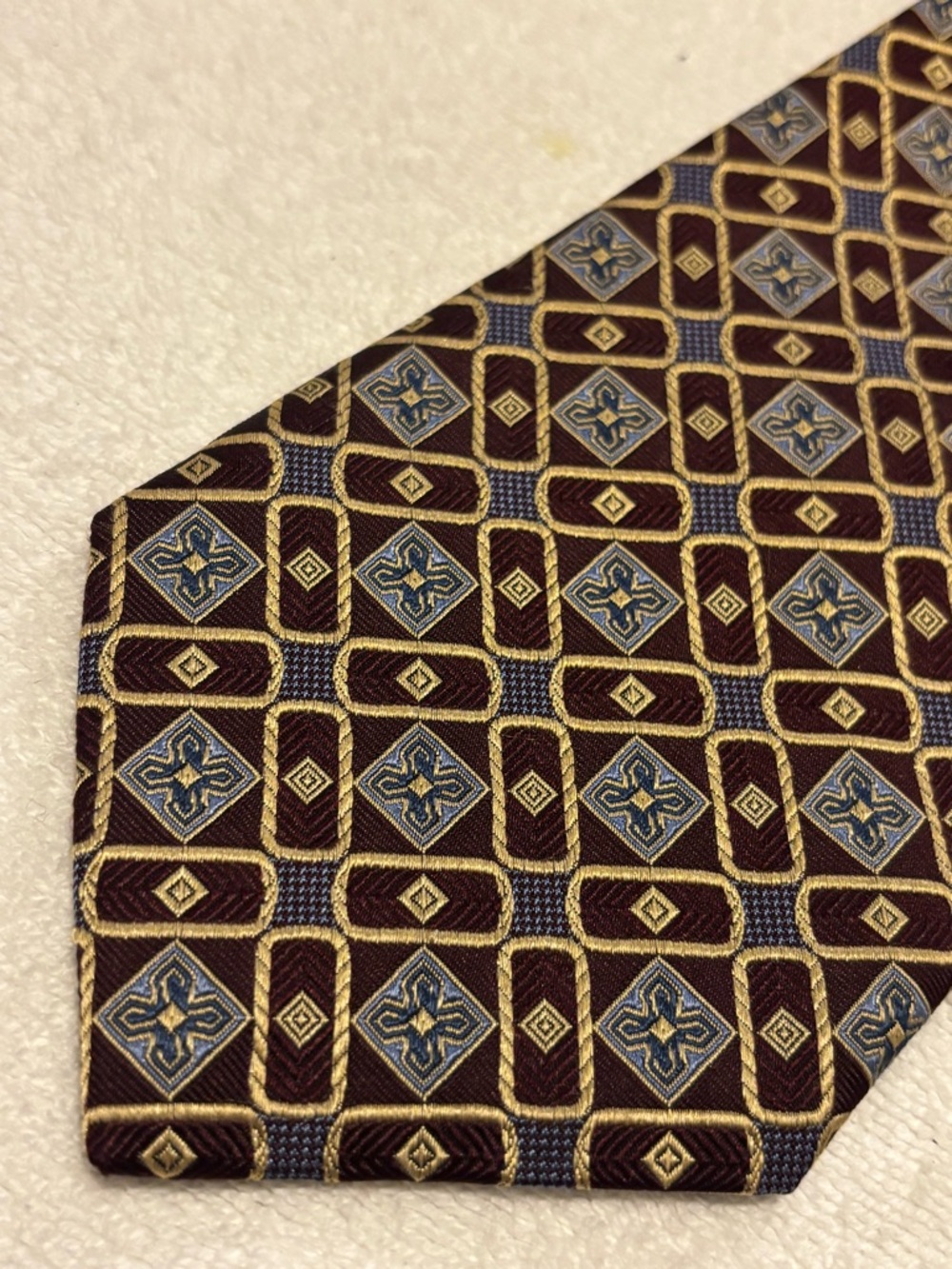 Brand New Stylish Tie By JOS A. BANK (Signature Collection)